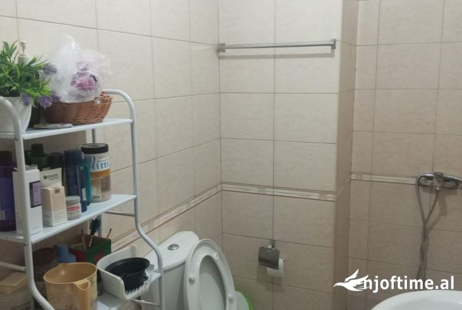 Shtepi me qera Apartament ne Tirane, 2+1, Mobilimi E mobiluar, Pagesa 450  Euro.
