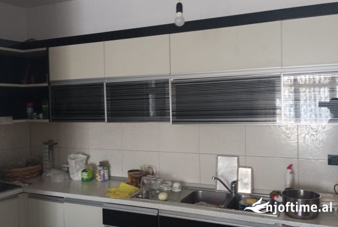 Shtepi me qera 2+1 ne Tirane - 450 Euro