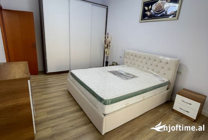 Shtepi ne shitje Apartament ne Tirane, 2+1, Mobilimi E mobiluar, Pagesa 145,000  Euro.