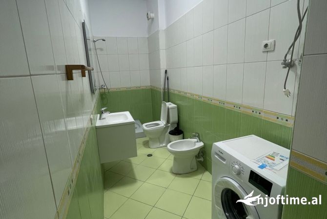 Shtepi ne shitje Apartament ne Tirane, 2+1, Mobilimi E mobiluar, Pagesa 145,000  Euro.