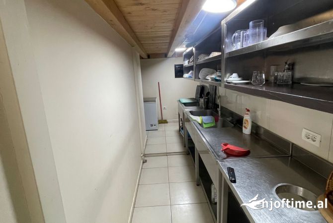 Ambient biznesi me qera 4+1 ne Tirane - 120,000 Leke
