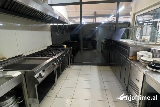 Ambient biznesi me qera 4+1 ne Tirane - 120,000 Leke