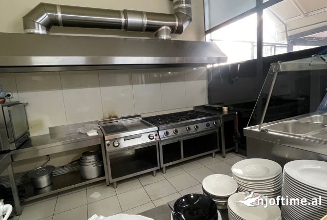Ambient biznesi me qera 4+1 ne Tirane - 120,000 Leke