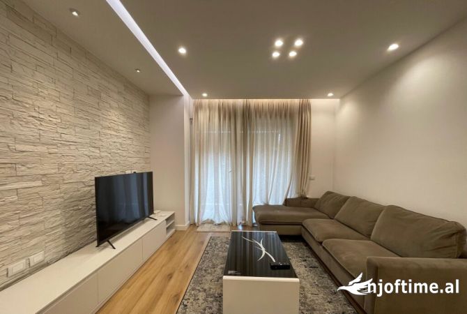 Shtepi me qera 2+1 ne Tirane - 900 Euro