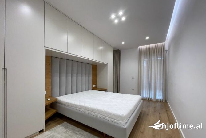 Shtepi me qera Apartament ne Tirane, 2+1, Mobilimi E mobiluar, Pagesa 900  Euro.