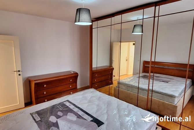Shtepi me qera Apartament ne Tirane, 1+1, Mobilimi E mobiluar, Pagesa 450  Euro.