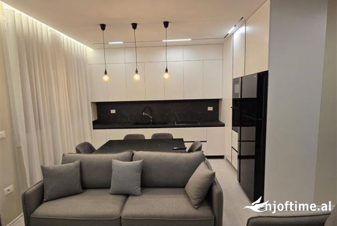Shtepi me qera 2+1 ne Tirane - 90,000 Leke
