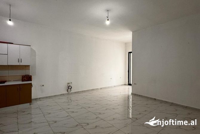 Shtepi me qera 1+1 ne Tirane - 40,000 Leke