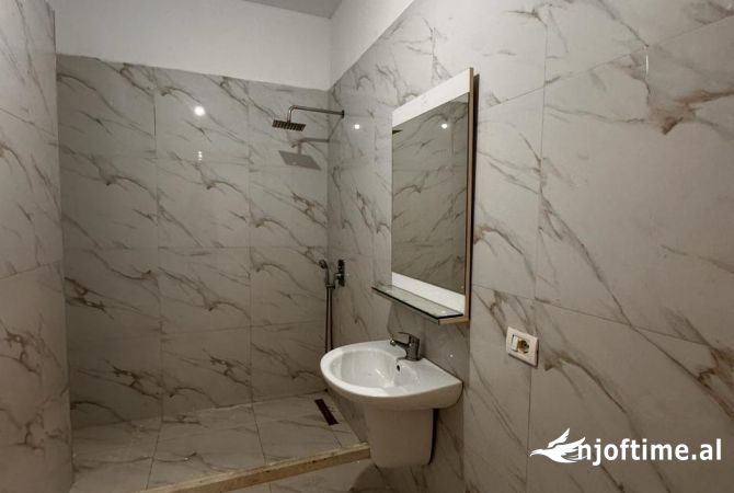 Shtepi me qera Apartament ne Tirane, 1+1, Mobilimi Bosh, pa mobiluar, Pagesa 40,000  Leke.