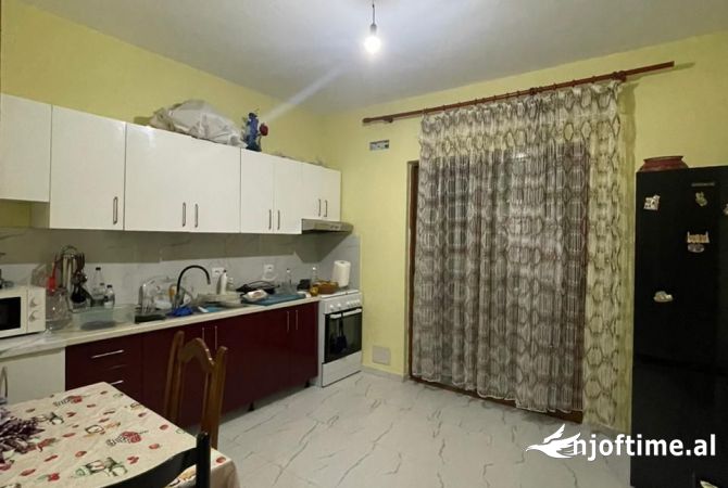 Shtepi me qera 4+1 ne Tirane - 1,500 Euro