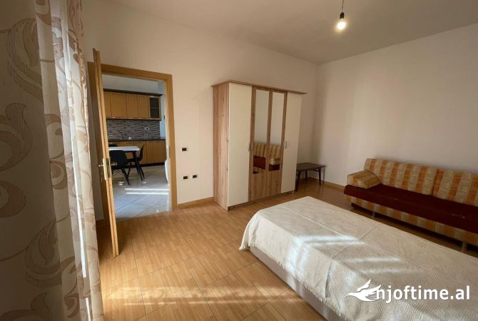 Shtepi ne shitje Apartament ne Tirane, 2+1, Mobilimi E mobiluar, Pagesa 145,000  Euro.
