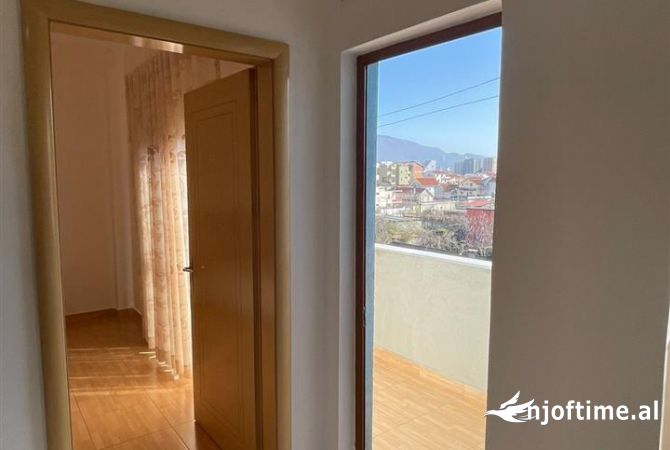 Shtepi me qera Apartament ne Tirane, 2+1, Mobilimi E mobiluar, Pagesa 600  Euro.