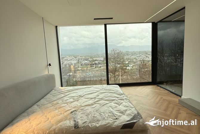 Shtepi ne shitje Vila Luksoze ne Tirane, 4+1, Mobilimi E mobiluar, Pagesa 850,000  Euro.