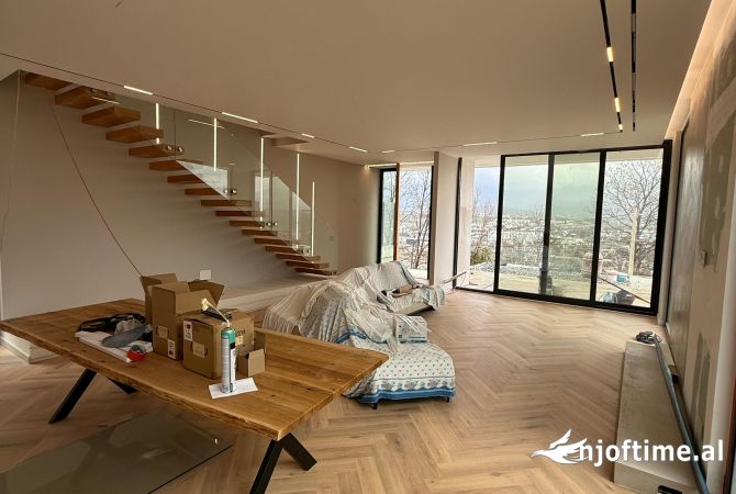 Shtepi ne shitje Vila Luksoze ne Tirane, 4+1, Mobilimi E mobiluar, Pagesa 850,000  Euro.