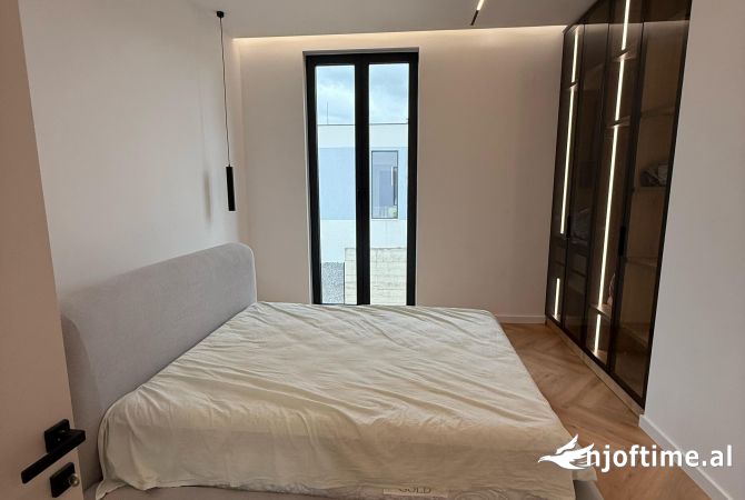 Shtepi ne shitje Vila Luksoze ne Tirane, 4+1, Mobilimi E mobiluar, Pagesa 850,000  Euro.