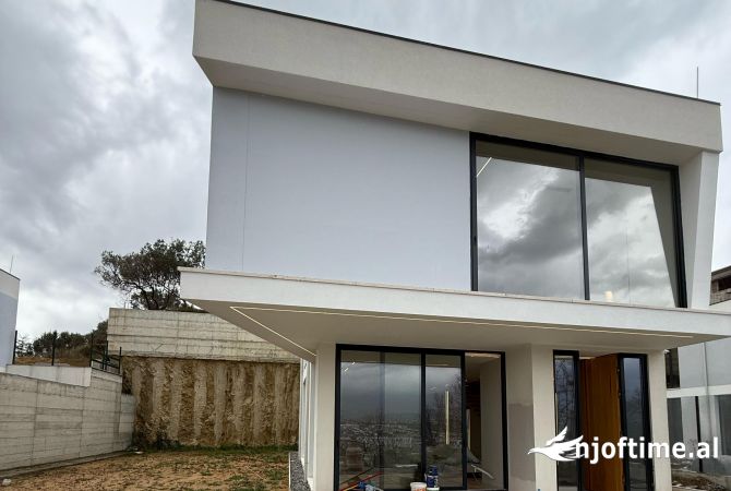 Shtepi ne shitje Vila Luksoze ne Tirane, 4+1, Mobilimi E mobiluar, Pagesa 850,000  Euro.