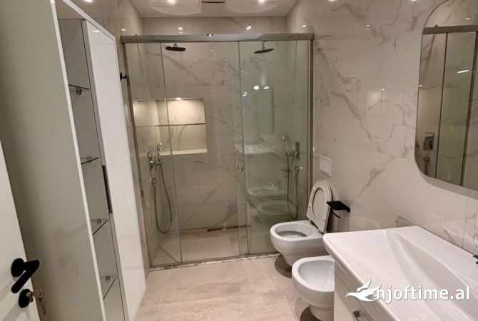 Shtepi me qera Vila Luksoze ne Tirane, 3+1, Mobilimi E mobiluar, Pagesa 3,000  Euro.