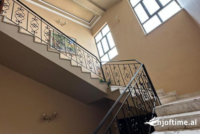 Shtepi me qera 7+1 ne Tirane - 5,000 Euro