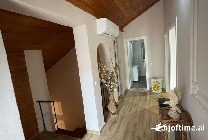 Shtepi ne shitje Apartament ne Durres, 4+1, Mobilimi E mobiluar, Pagesa 361,000  Euro.