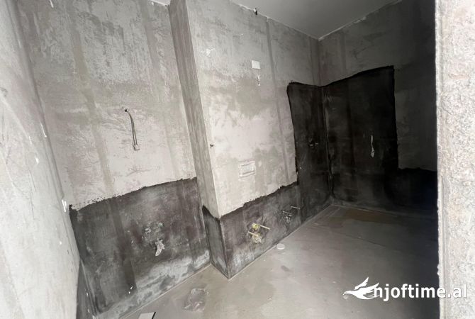 Shtepi ne shitje Apartament ne Tirane, 2+1, Mobilimi Bosh, pa mobiluar, Pagesa 487,000  Euro.