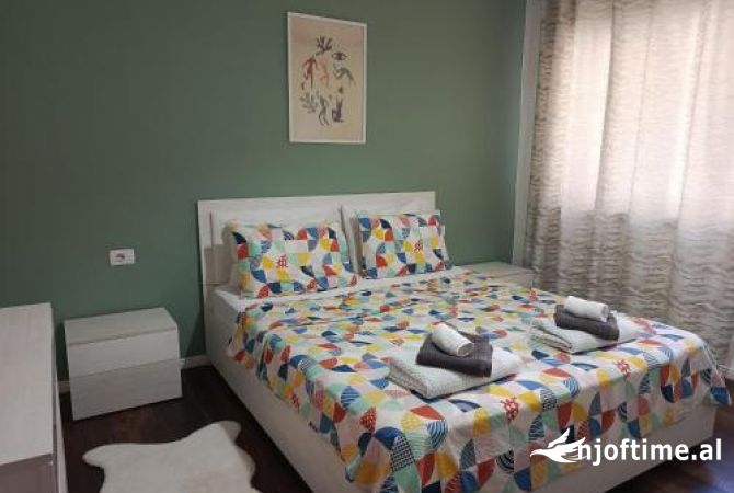 Shtepi me qera Apartament ne Tirane, 2+1, Mobilimi E mobiluar, Pagesa 50,000  Leke.