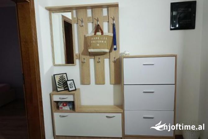 Shtepi me qera Apartament ne Tirane, 2+1, Mobilimi E mobiluar, Pagesa 50,000  Leke.