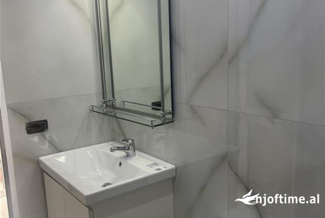 Shtepi me qera Shtepi Private ne Tirane, 1+1, Mobilimi E mobiluar, Pagesa 39,000  Leke.