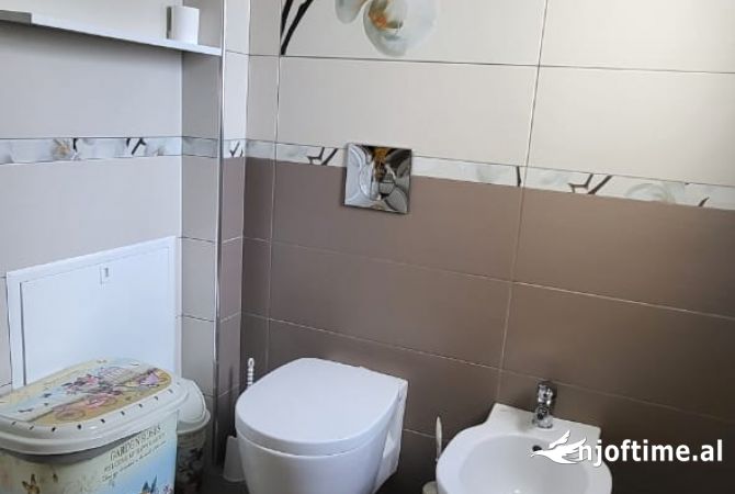 Shtepi ne shitje Apartament ne Vlore, 1+1, Mobilimi Bosh, pa mobiluar, Pagesa 165,000  Euro.