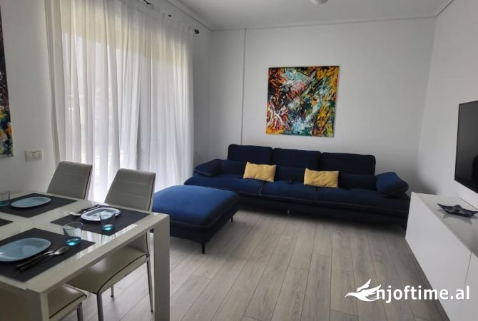 Shtepi ne shitje Apartament ne Vlore, 1+1, Mobilimi Bosh, pa mobiluar, Pagesa 165,000  Euro.