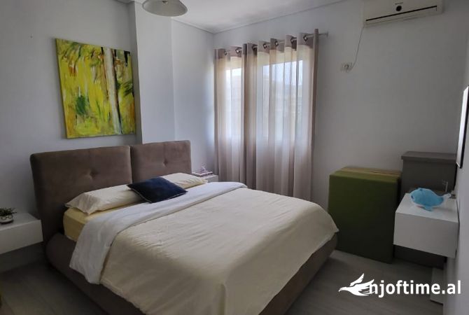 Shtepi ne shitje Apartament ne Vlore, 1+1, Mobilimi Bosh, pa mobiluar, Pagesa 165,000  Euro.