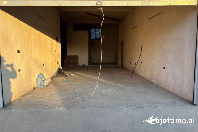 Ambient biznesi me qera 4+1 ne Tirane - 750 Euro