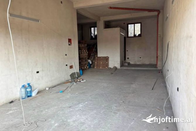Ambient biznesi me qera 4+1 ne Tirane - 750 Euro