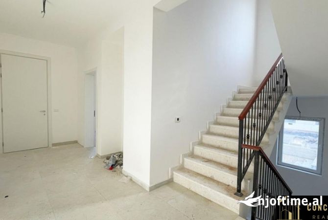 Shtepi ne shitje Vila Luksoze ne Tirane, 4+1, Mobilimi Bosh, pa mobiluar, Pagesa 1,480,000  Euro.