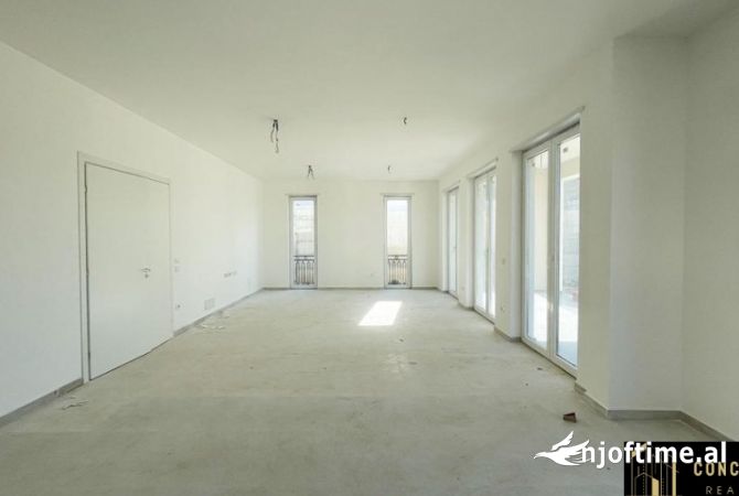 Shtepi ne shitje Vila Luksoze ne Tirane, 4+1, Mobilimi Bosh, pa mobiluar, Pagesa 1,480,000  Euro.