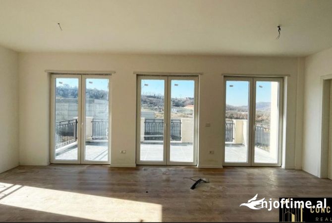 Shtepi ne shitje Vila Luksoze ne Tirane, 4+1, Mobilimi Bosh, pa mobiluar, Pagesa 1,480,000  Euro.