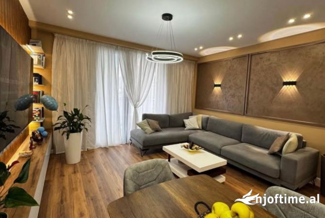 Shtepi me qera 2+1 ne Tirane - 750 Euro