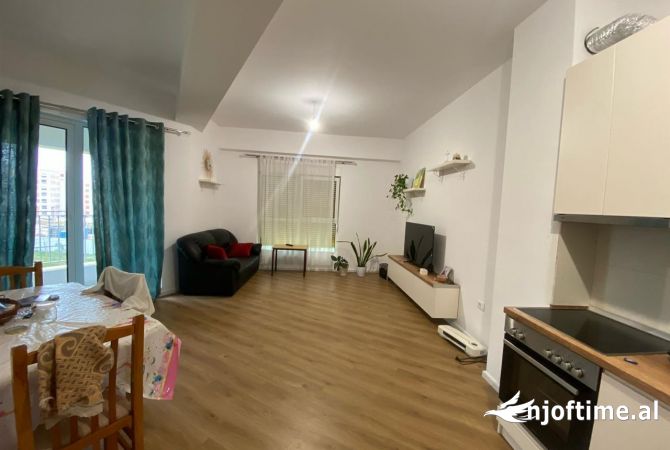 Shtepi me qera 2+1 ne Tirane - 40,000 Leke