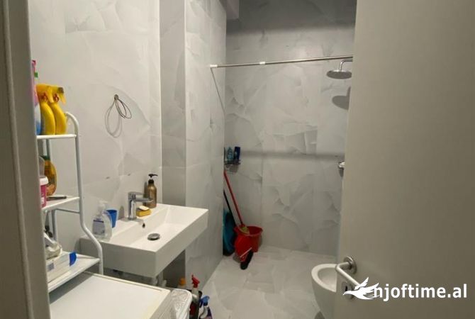 Shtepi me qera Apartament ne Tirane, 2+1, Mobilimi E mobiluar, Pagesa 40,000  Leke.