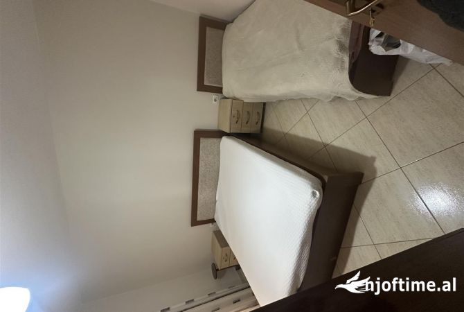 Shtepi me qera Apartament ne Tirane, 2+1, Mobilimi E mobiluar, Pagesa 45,000  Leke.