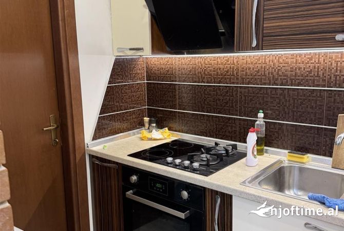 Shtepi me qera 2+1 ne Tirane - 55,000 Leke