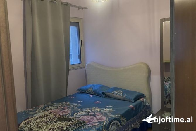 Shtepi me qera Apartament ne Tirane, 2+1, Mobilimi E mobiluar, Pagesa 55,000  Leke.