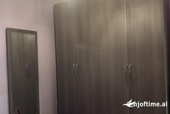 Shtepi me qera Apartament ne Tirane, 2+1, Mobilimi E mobiluar, Pagesa 55,000  Leke.