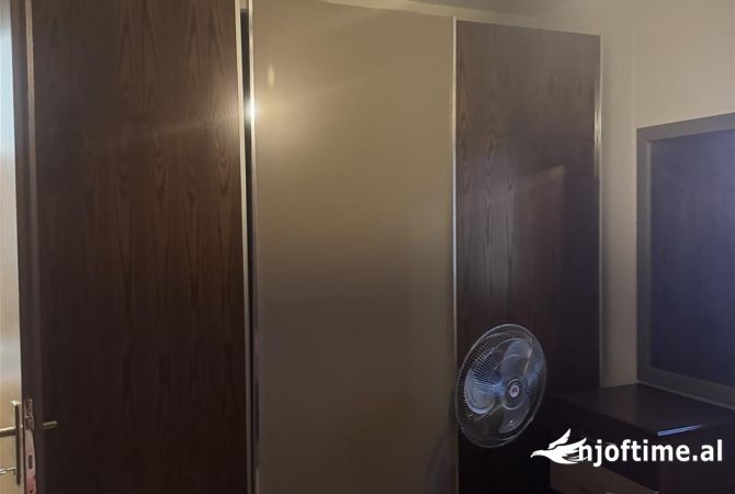 Shtepi me qera Apartament ne Tirane, 2+1, Mobilimi E mobiluar, Pagesa 55,000  Leke.