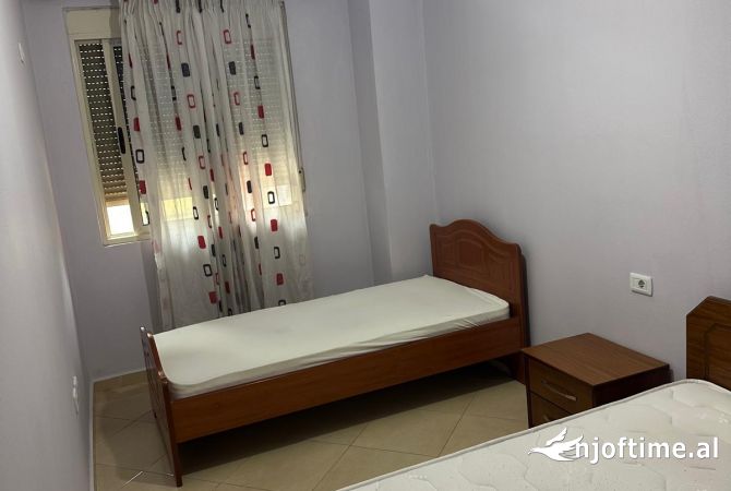 Shtepi me qera Apartament ne Tirane, 2+1, Mobilimi E mobiluar, Pagesa 45,000  Leke.