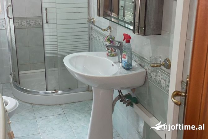 Shtepi me qera Apartament ne Tirane, 1+1, Mobilimi E mobiluar, Pagesa 45,000  Leke.