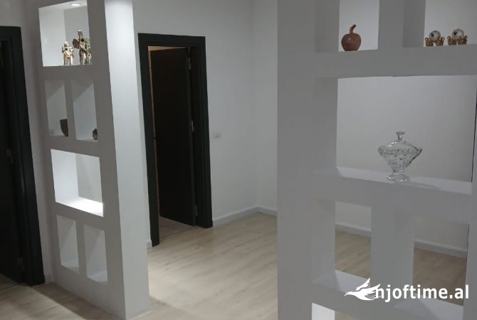 Shtepi me qera Apartament ne Tirane, 1+1, Mobilimi E mobiluar, Pagesa 45,000  Leke.
