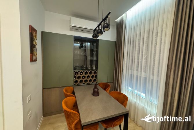 Shtepi ne shitje Apartament ne Tirane, 2+1, Mobilimi E mobiluar, Pagesa 168,000  Euro.