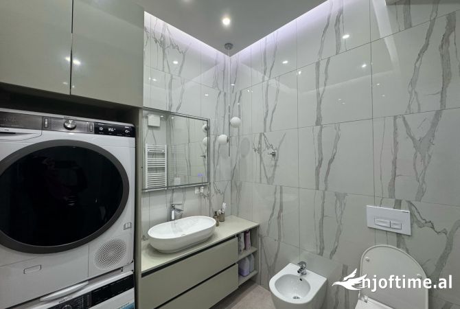 Shtepi ne shitje Apartament ne Tirane, 2+1, Mobilimi E mobiluar, Pagesa 168,000  Euro.