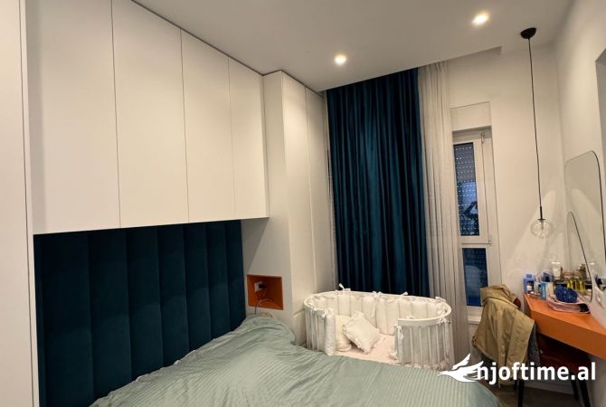 Shtepi ne shitje Apartament ne Tirane, 2+1, Mobilimi E mobiluar, Pagesa 168,000  Euro.