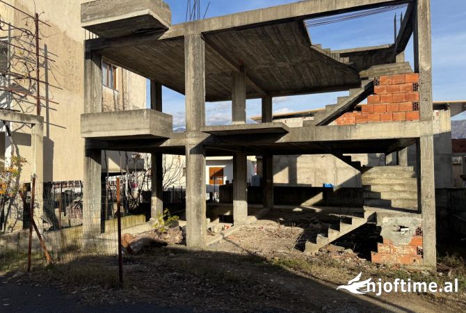 Shtepi ne shitje 2+1 ne Tirane - 130,000 Euro